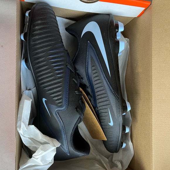 Nike Phantom 6 Club FG/MG Soccer Cleats - Picture 1 of 8